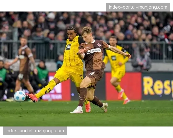 欧冠前瞻：多特蒙德vs巴黎，两队边路攻防的速度对决将决定晋级名额。